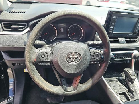 Used 2021 Toyota RAV4 XLE AWD/4WD image 5