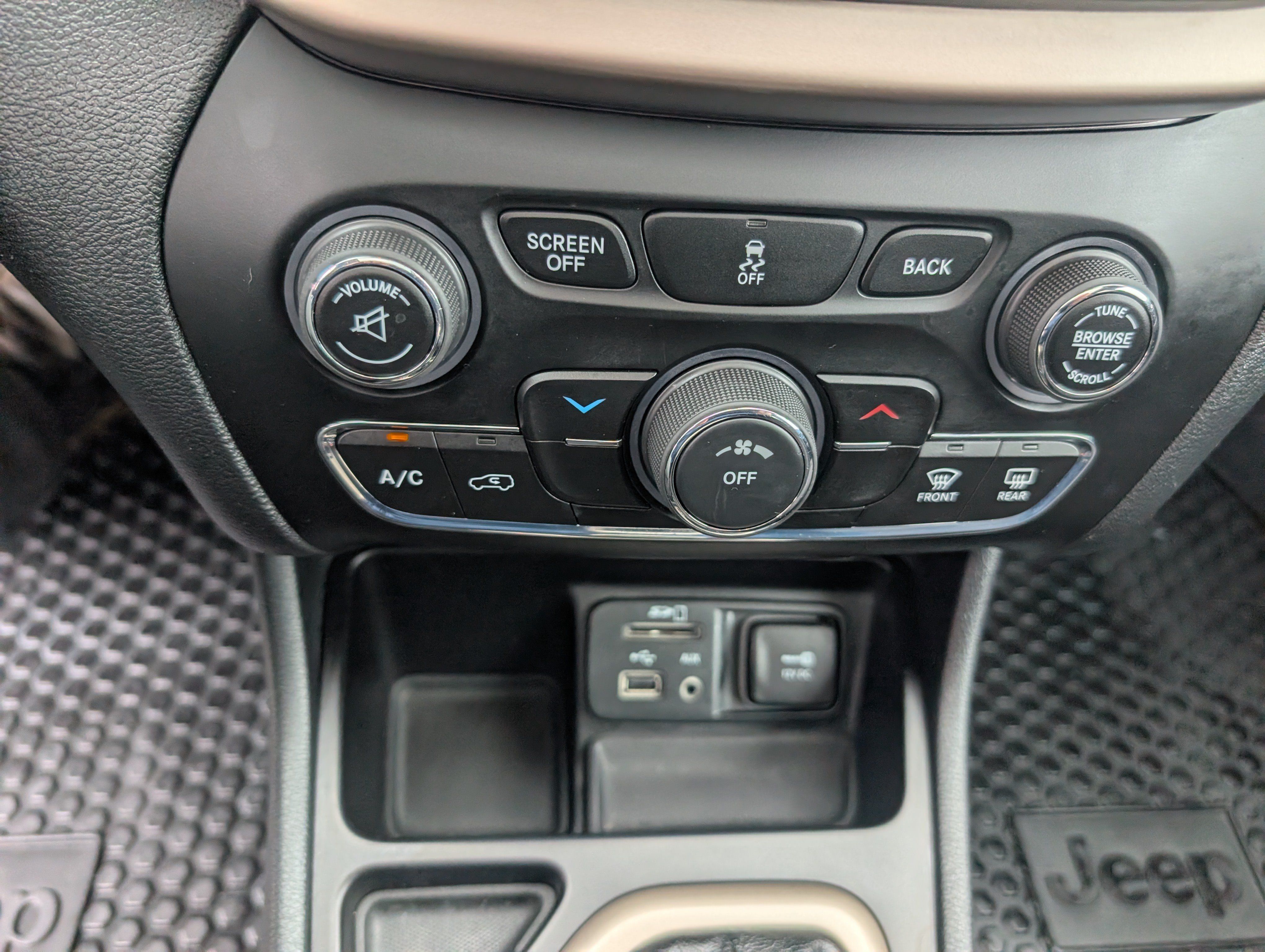 Used 2016 Jeep Cherokee 75th Anniversary FWD image 21