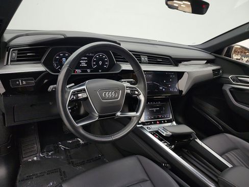 Used 2023 Audi e-tron Premium Plus w/ Premium Plus Package AWD/4WD image 9