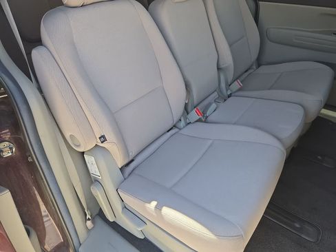 Used 2015 Kia Sedona LX w/ LX Convenience Package FWD image 21