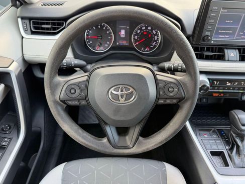 Used 2021 Toyota RAV4 XLE w/ Convenience Package image 16