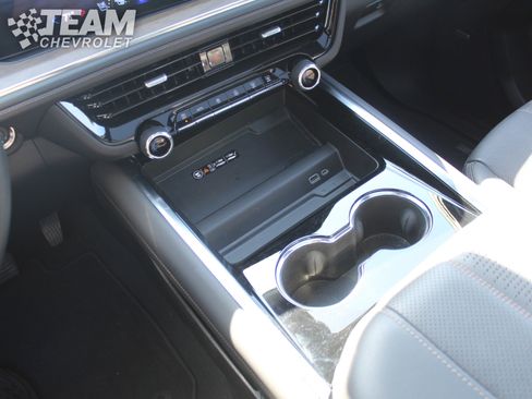 Used 2025 Chevrolet Tahoe High Country AWD/4WD image 21