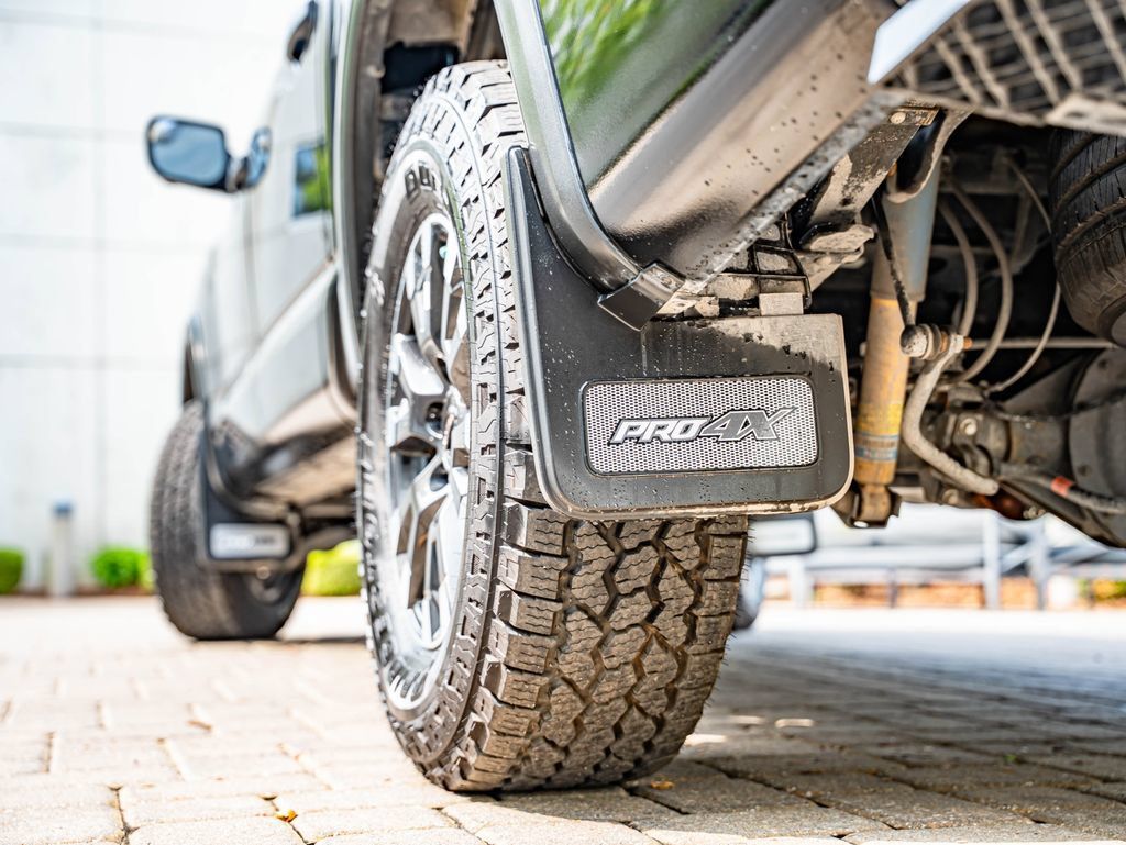 Used 2022 Nissan Titan PRO-4X w/ Pro-4x Convenience Package AWD/4WD image 52
