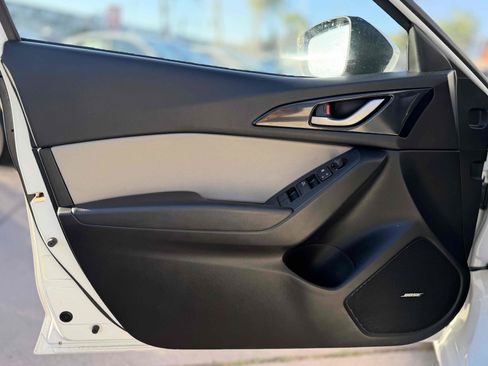 Used 2016 MAZDA MAZDA3 i Touring w/ Popular Equipment Package image 17