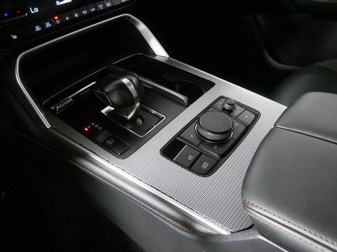 Certified 2025 MAZDA CX-70 3.3 Turbo w/ Preferred Package image 24