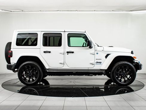 Used 2024 Jeep Wrangler Unlimited Sahara w/ Safety Group image 11