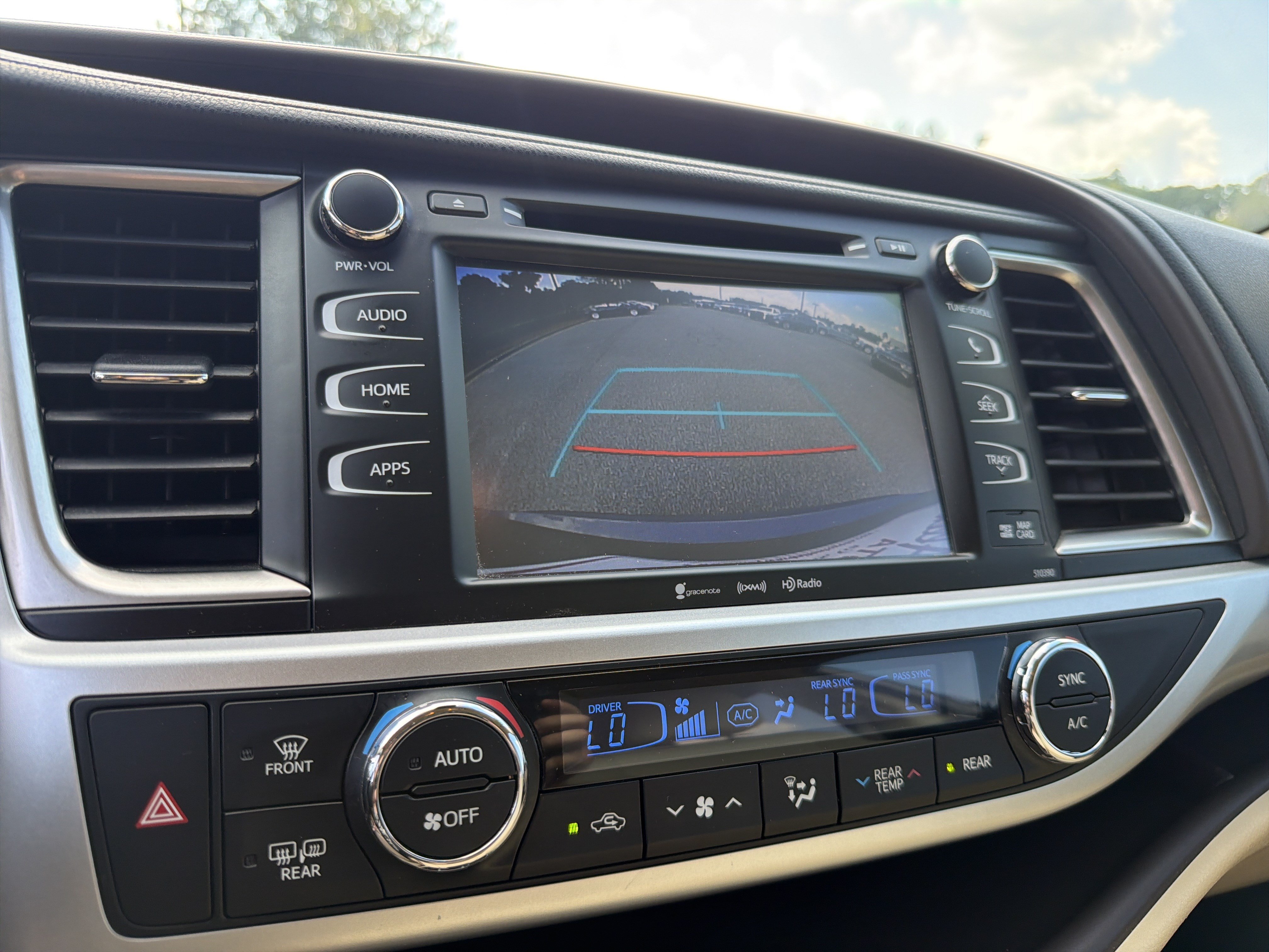 Used 2019 Toyota Highlander XLE FWD image 6