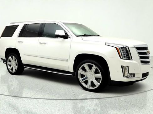 Used 2019 Cadillac Escalade Premium Luxury RWD image 3