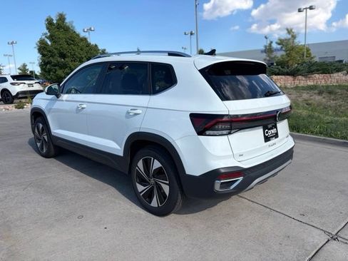 Used 2025 Volkswagen Taos SE AWD/4WD image 3