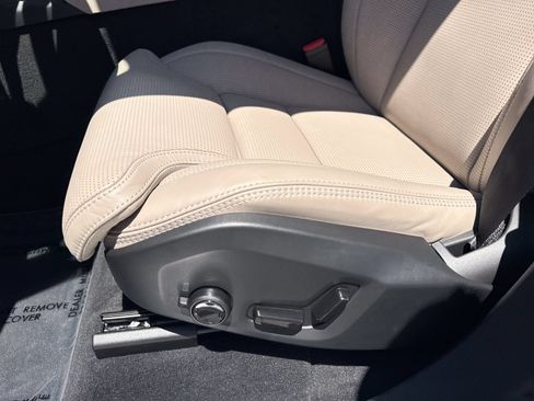 New 2026 Volvo XC90 T8 Ultra w/ Lounge Package AWD/4WD image 11