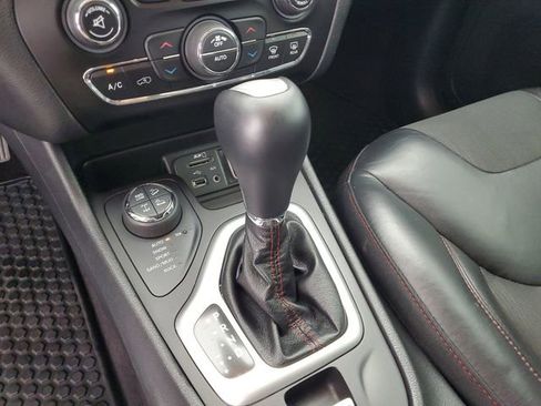 Used 2018 Jeep Cherokee Trailhawk w/ Trailer Tow Group image 30