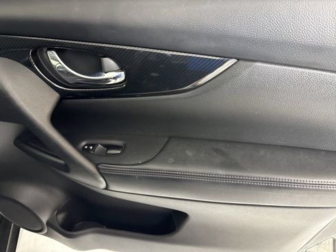 Used 2019 Nissan Rogue SL FWD image 15