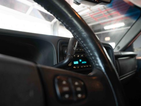 Used 2004 Chevrolet Silverado 2500 LT w/ Heavy-Duty Power Package image 14