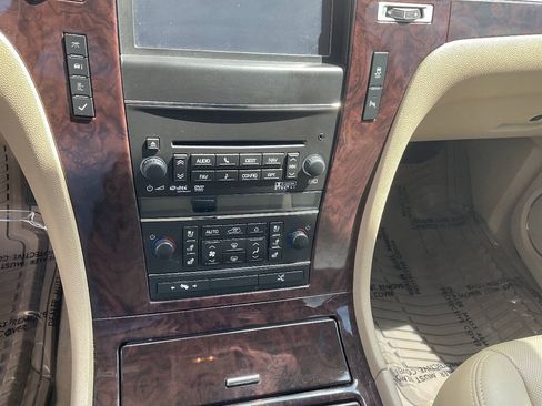 Used 2013 Cadillac Escalade EXT Premium AWD/4WD image 17