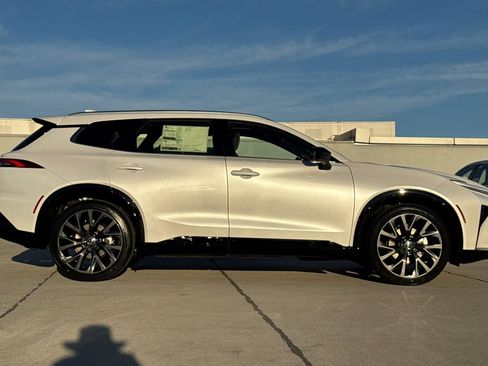 New 2026 Toyota Crown Signia image 2