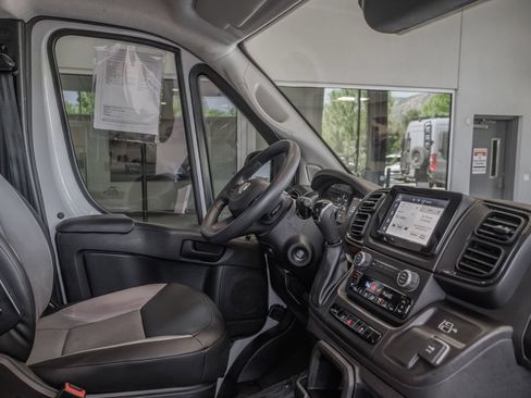 Used 2025 RAM ProMaster 2500 w/ Convenience Group FWD image 18