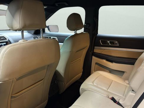 Used 2016 Ford Explorer XLT w/ Equipment Group 202A image 29