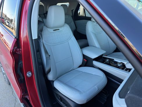 Used 2025 Ford Explorer Platinum w/ Ultimate Package image 32