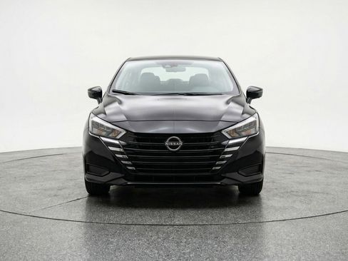 Used 2025 Nissan Versa SV image 2