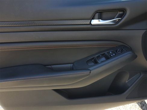 Used 2020 Nissan Altima 2.5 SR w/ Premium Package image 18