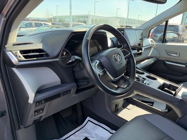 Used 2023 Toyota Sienna XLE AWD/4WD image 9