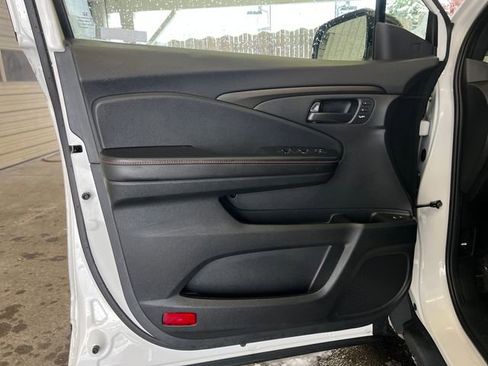 Used 2024 Honda Passport TrailSport image 17