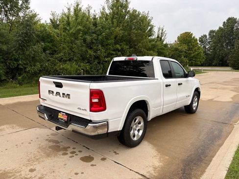 Used 2025 RAM 1500 Big Horn AWD/4WD image 9