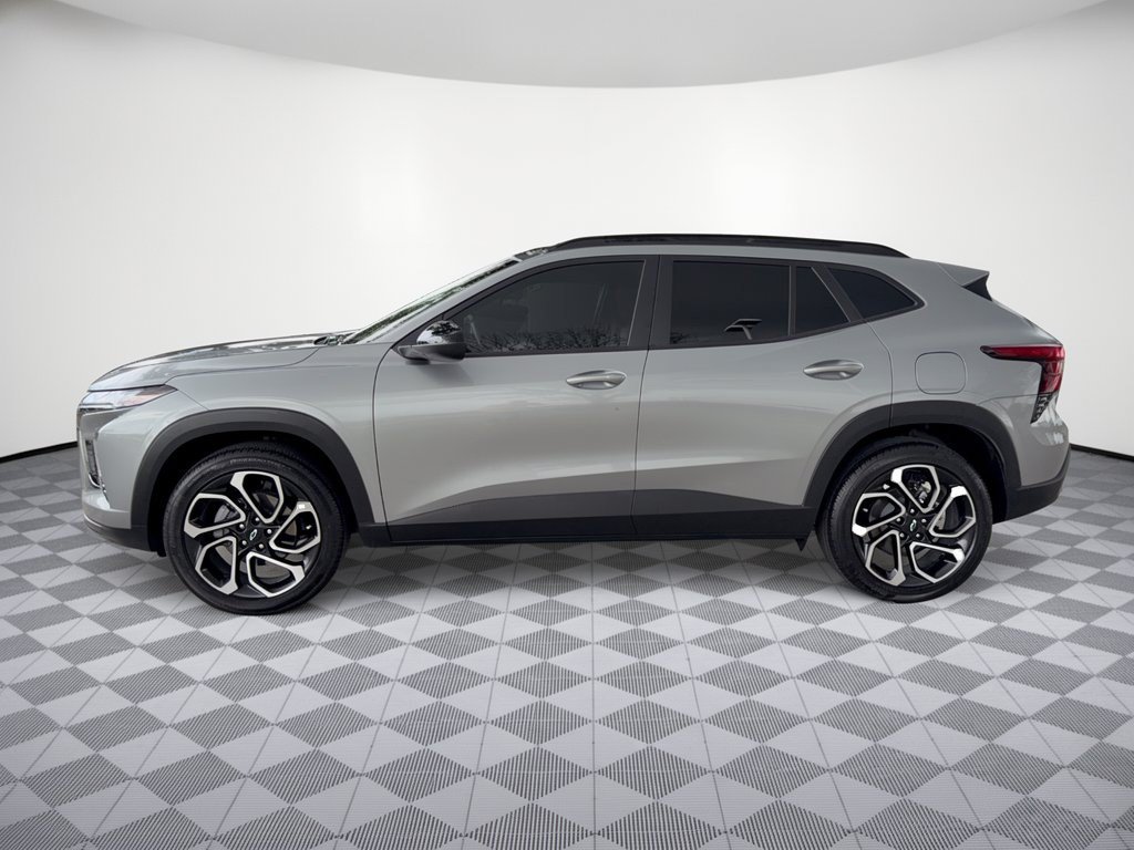 Certified 2026 Chevrolet Trax RS w/ Sunroof Package FWD image 2