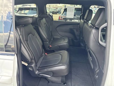 Used 2023 Chrysler Pacifica Touring-L w/ S Appearance Package AWD/4WD image 11