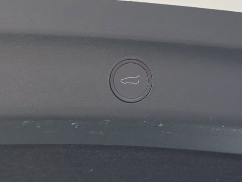 Used 2021 Tesla Model Y Long Range image 19