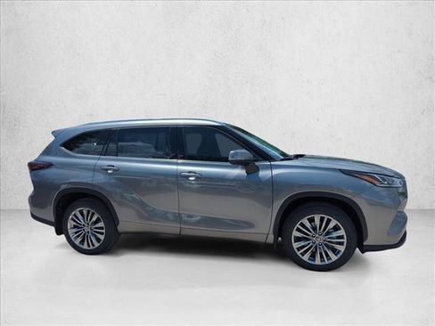 New 2026 Toyota Highlander Platinum AWD/4WD image 4