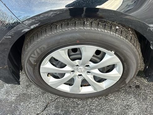 Used 2024 Toyota Corolla LE image 33