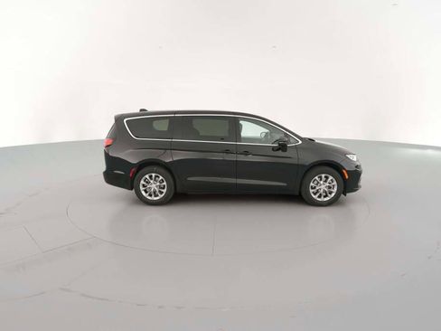 New 2026 Chrysler Pacifica Select image 14