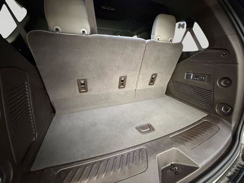 Used 2022 GMC Yukon SLT w/ SLT Luxury Package image 13