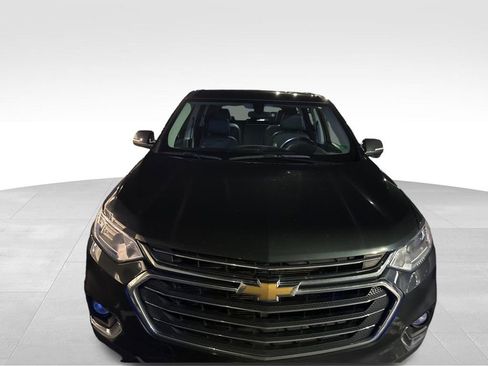 Used 2021 Chevrolet Traverse LT image 3