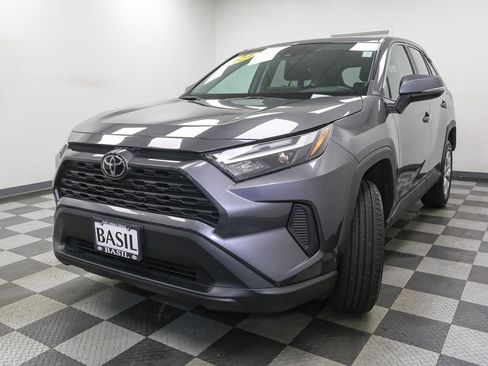 Used 2024 Toyota RAV4 LE AWD/4WD image 4