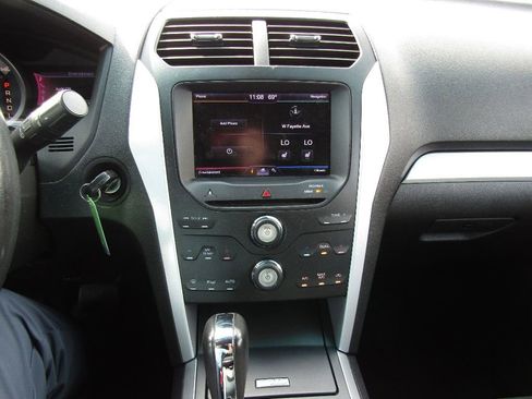 Used 2013 Ford Explorer XLT image 16