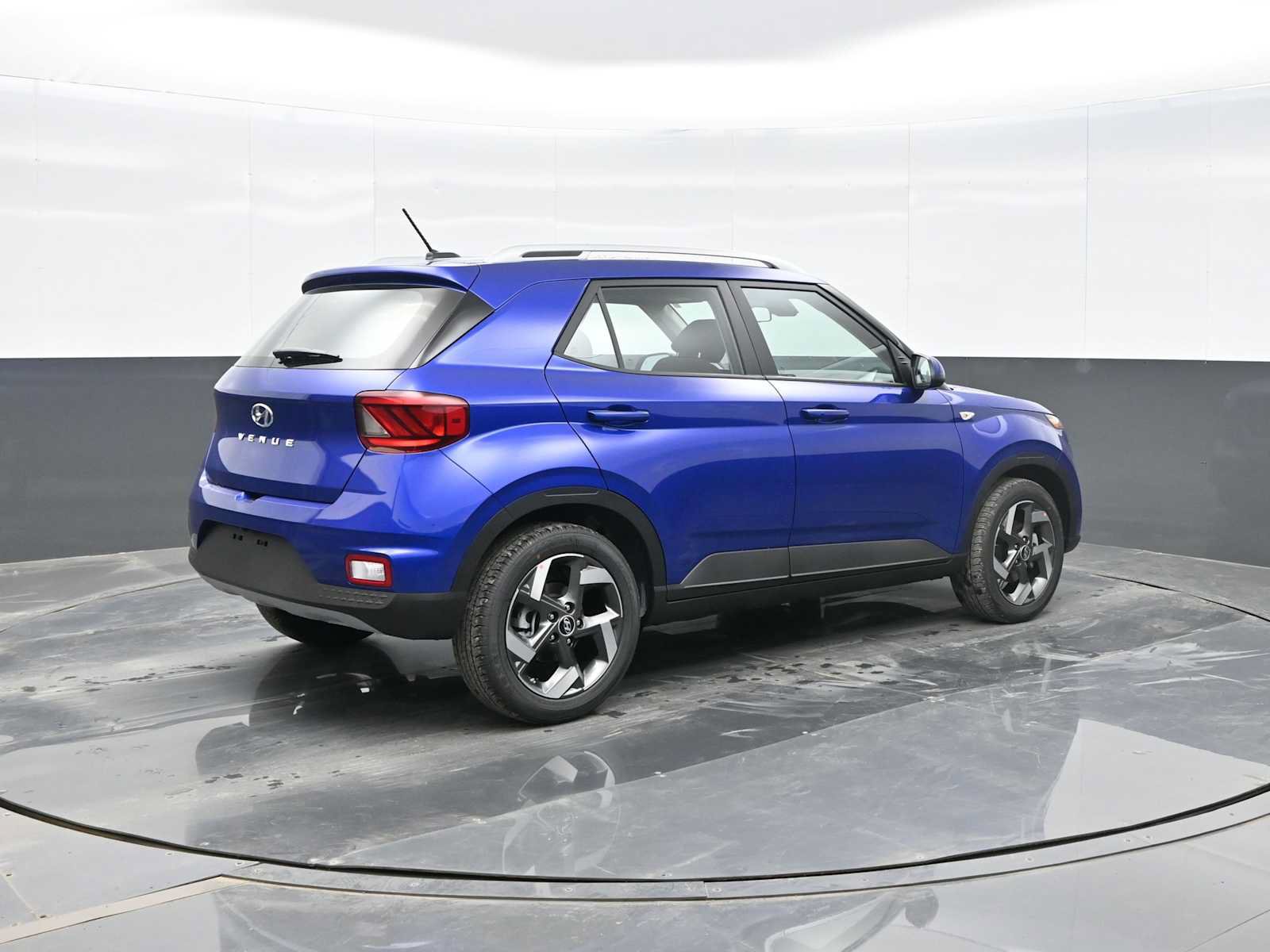Used 2026 Hyundai Venue SEL FWD image 8