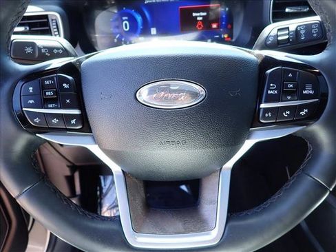 Used 2023 Ford Explorer Platinum w/ Technology Package AWD/4WD image 20