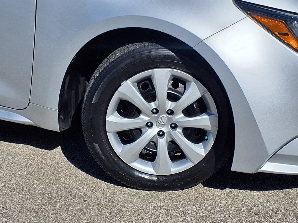 Used 2024 Toyota Corolla LE FWD image 3