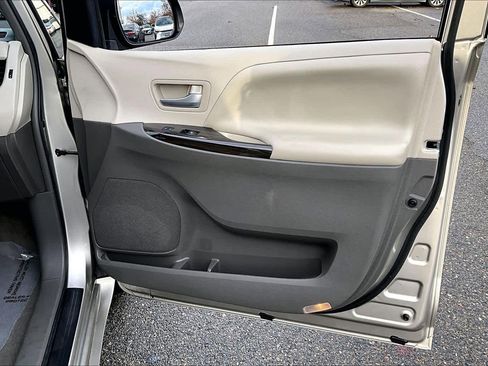 Certified 2017 Toyota Sienna XLE w/ XLE Navigation Package image 22
