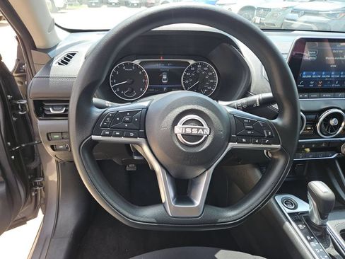Used 2025 Nissan Sentra SV FWD image 17