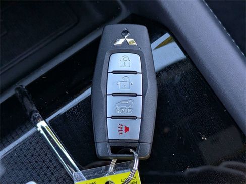 Used 2024 Mitsubishi Outlander FWD image 24