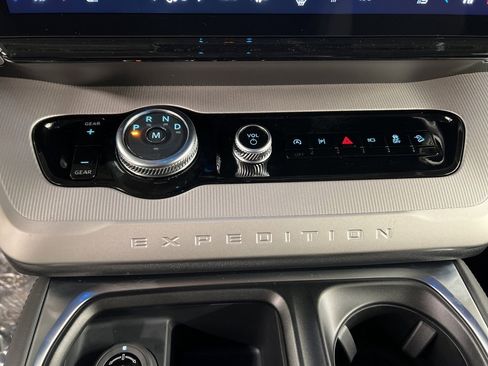 New 2026 Ford Expedition Active image 14