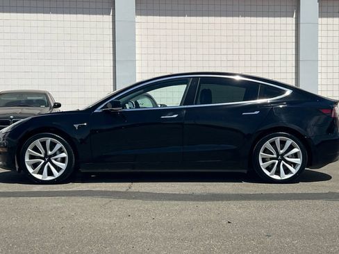 Used 2018 Tesla Model 3 Mid Range RWD image 9