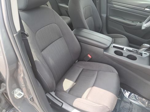 Used 2025 Nissan Altima 2.5 SV FWD image 10