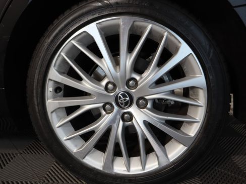 Used 2019 Toyota Camry XLE image 30