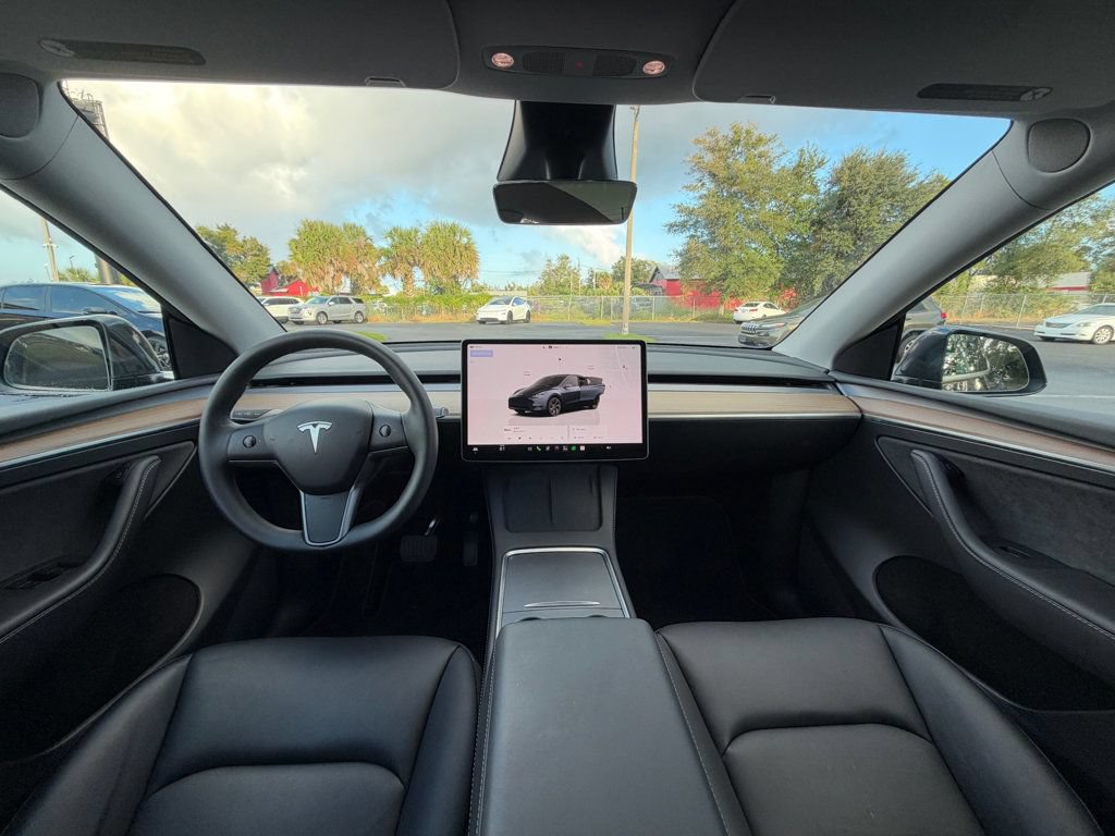 Used 2025 Tesla Model Y Long Range RWD image 21