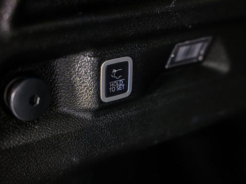 Used 2023 Jeep Grand Cherokee L Laredo image 17