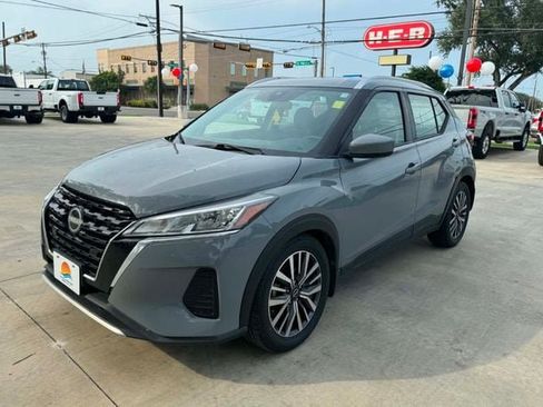 Used 2023 Nissan Kicks SV FWD image 2